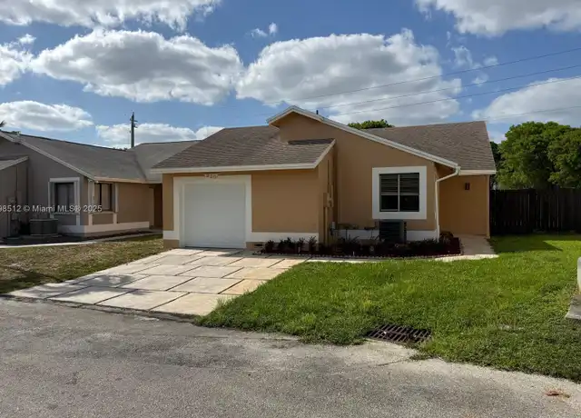 Property at 920 SW 111th Ave Unit 1, Pembroke Pines, FL, 33025, 4 beds, 2 baths, [object Object]
