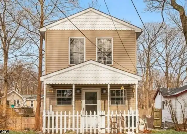 Property at 13 Rutgers Way, Hopatcong, NJ, 07843, 2 beds, 1.5 baths, [object Object]