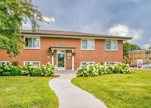 Property at Village Manor Apartments - 2327 11th Ave E, Saint Paul, MN, 55109, 1-2 bed, 1 bath, [object Object]