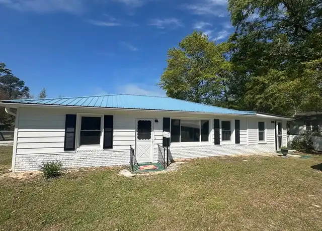 Property at 410 W 6th Ave, Raeford, NC, 28376, 3 beds, 2 baths, [object Object]