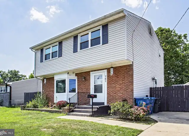 Property at 741 W 12th St, Historic New Castle, DE, 19720, 5 beds, 2 baths, [object Object]