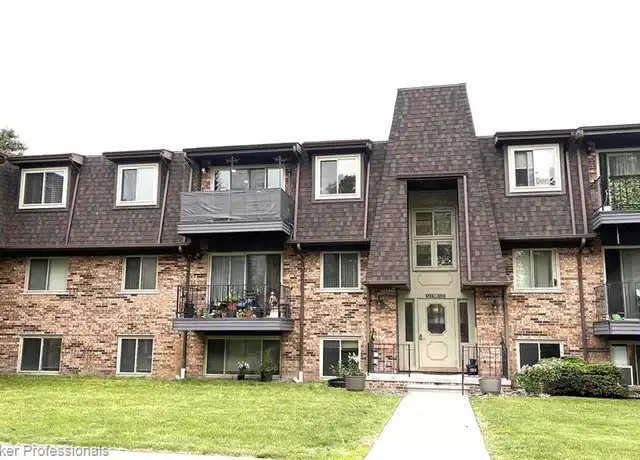 Property at 530 Riviera Dr, St Clair Shores, MI, 48080, 2 beds, 2 baths, [object Object]