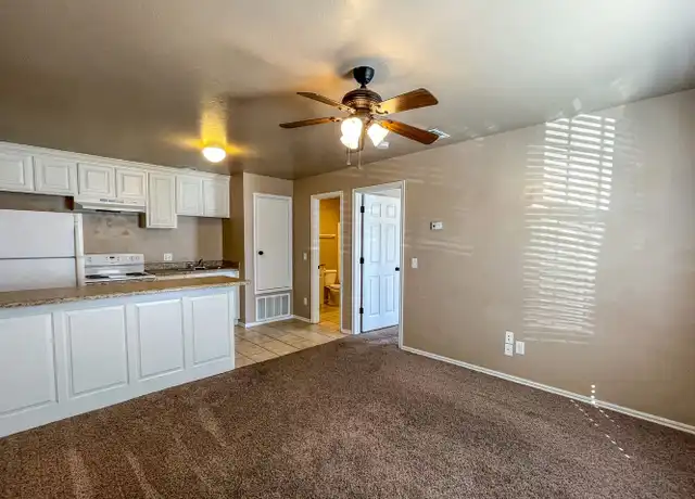 Property at 117 W Davis Ave Unit 3, Weatherford, OK, 73096, 1 bed, 1 bath, [object Object]