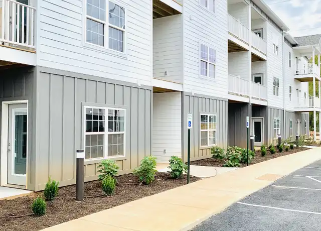 Property at 1235 Kenilwood Way Unit 101, Bowling Green, KY, 42104, 2 beds, 2 baths, [object Object]
