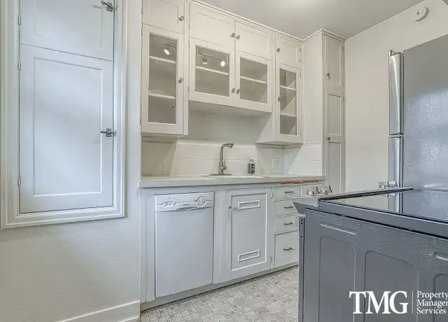 Property at 310 E 12th St Unit B, Vancouver, WA, 98660, 1 bed, 1 bath, [object Object]