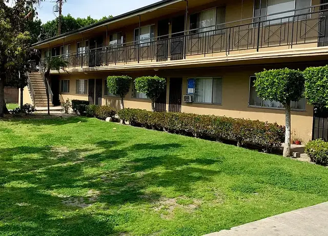 Photo of 8230 Telegraph Rd, Downey, CA 90240