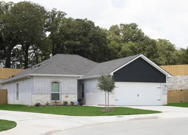 Property at 141 Lawndale Ln, Mabank, TX, 75147, 4 beds, 2 baths, [object Object]