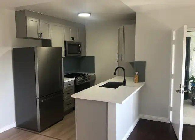 Property at 11285 Charnock Rd Unit 5, Los Angeles, CA, 90066, 1 bed, 1 bath, [object Object]