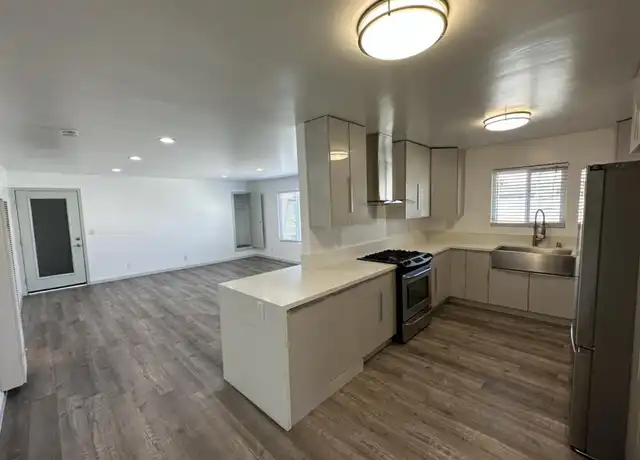 Property at 1850 11th St Unit 4, Santa Monica, CA, 90404, 3 beds, 2 baths, [object Object]