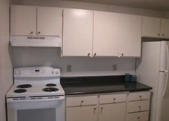 Property at 2300 E Barnett Rd Unit 30, Medford, OR, 97504, 2 beds, 1 bath, [object Object]