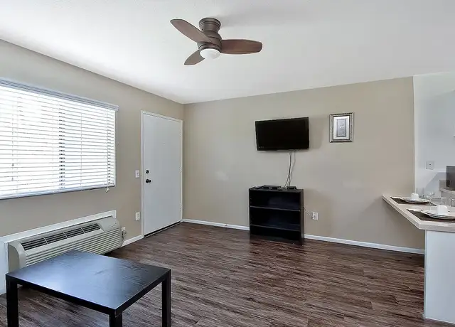 Photo of 1401 E Santo Antonio Dr, Colton, CA 92324