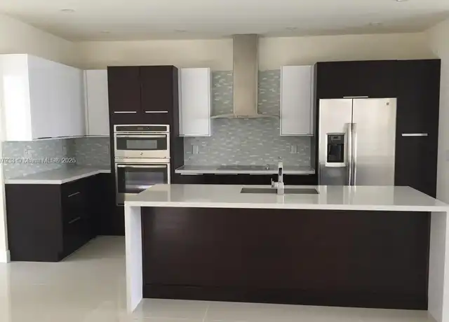 Property at 6423 NW 105th Ct, Doral, FL, 33178, 3 beds, 3.5 baths, [object Object]