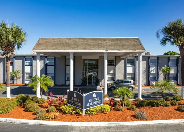 Photo of 2002 Colonial Parc Dr, Tampa, FL 33612