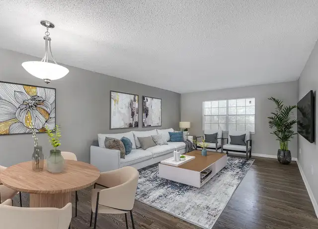 Photo of 2002 Colonial Parc Dr, Tampa, FL 33612