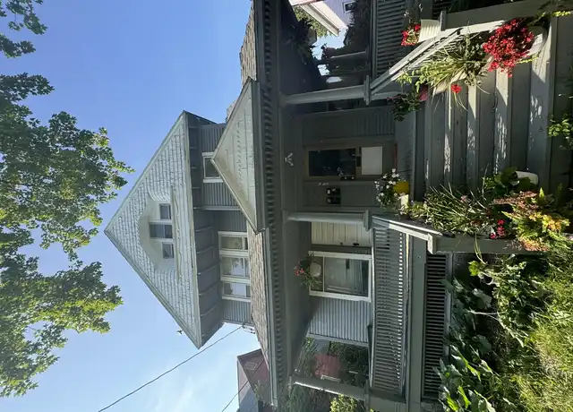 Property at 712 Eleanor St Unit : 2, Kalamazoo, MI, 49007, 7 beds, 3.5 baths, [object Object]