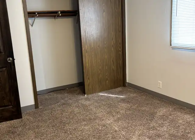 Property at 1601 Center Point Rd NE Unit 11, Cedar Rapids, IA, 52402, 2 beds, 1 bath, [object Object]