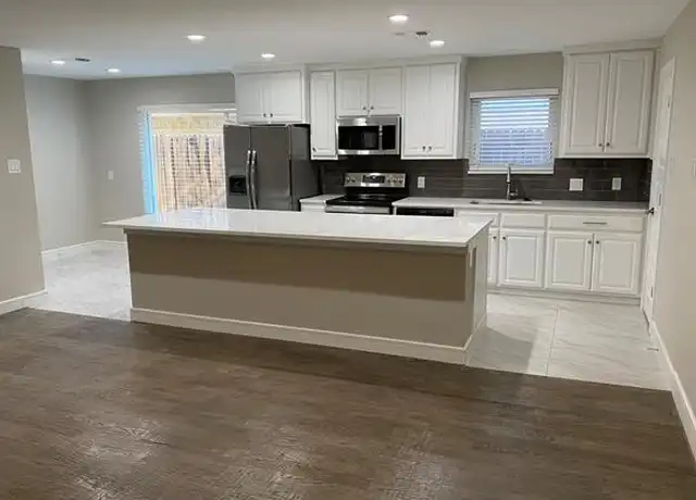 Property at 213 E Scotland Dr, Irving, TX, 75062, 4 beds, 3 baths, [object Object]