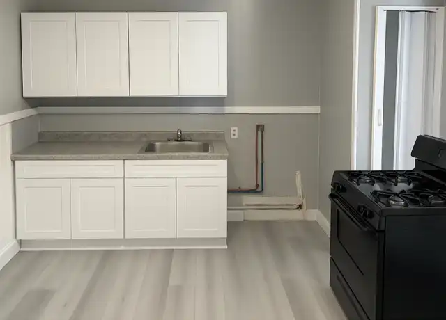 Property at 28 Hill St Unit 2N, Waterbury, CT, 06704, 3 beds, 1 bath, [object Object]