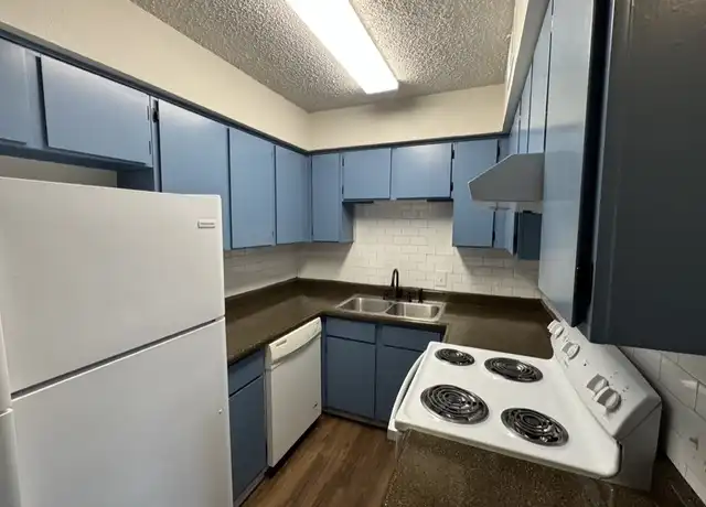 Property at 116 E Walnut St, Hillsboro, TX, 76645, 2 beds, 1 bath, [object Object]