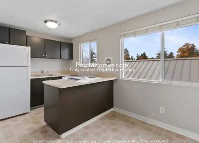 Property at 7640 SW 34th Ave Unit 2, Portland, OR, 97219, 2 beds, 1 bath, [object Object]