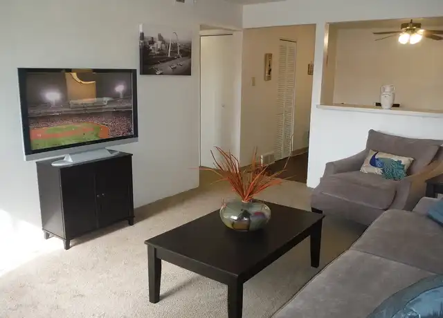 Property at Evergreen Manor Apartments - 3456 Evergreen Ln Unit A, St. Louis, MO, 63125, 1 bed, 1 bath, [object Object]