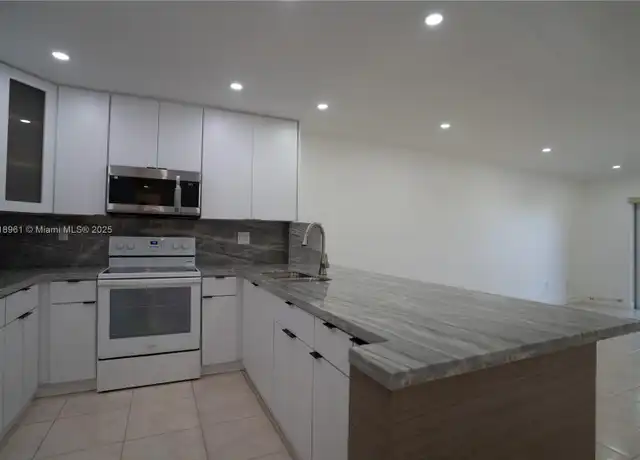 Property at 7845 Camino Real Unit O410, Miami, FL, 33143, 1 bed, 1 bath, [object Object]
