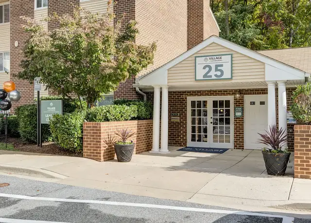 Photo of 25 School Dr, Gaithersburg, MD 20878