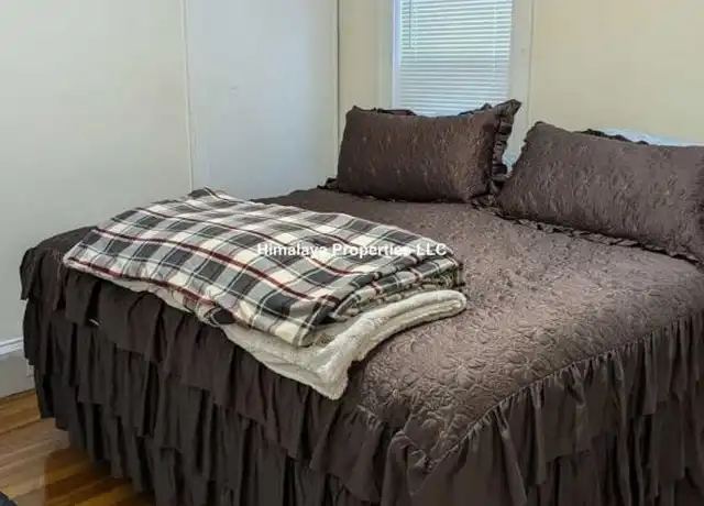 Property at 33 Bromfield Rd, Somerville, MA, 02144, 4 beds, 1 bath, [object Object]