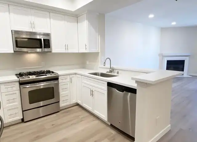 Property at Palm Court - 740 S Burnside Ave, Los Angeles, CA, 90036, 2 beds, 2 baths, [object Object]