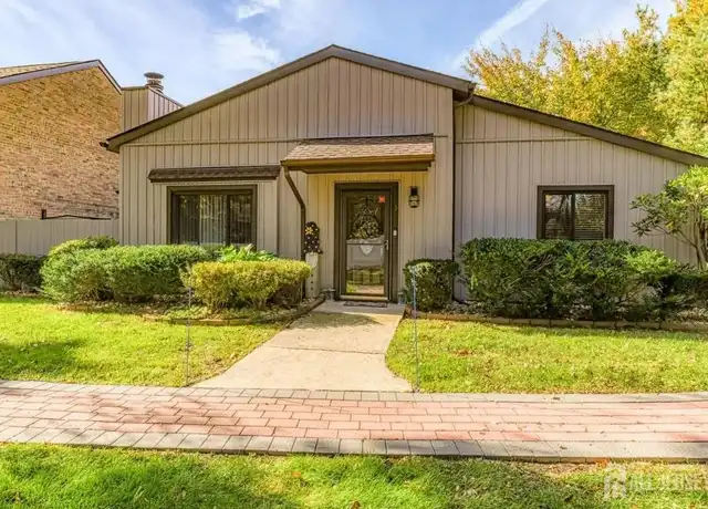 Property at 5 Sudbury Ct, East Brunswick, NJ, 08816, 2 beds, 1.5 baths, [object Object]