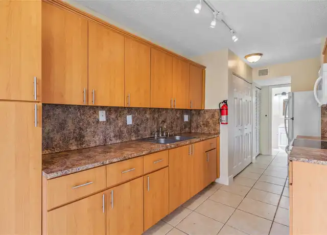 Property at 3550 Blue Lake Dr #105, Pompano Beach, FL, 33064, 1 bed, 1.5 baths, [object Object]