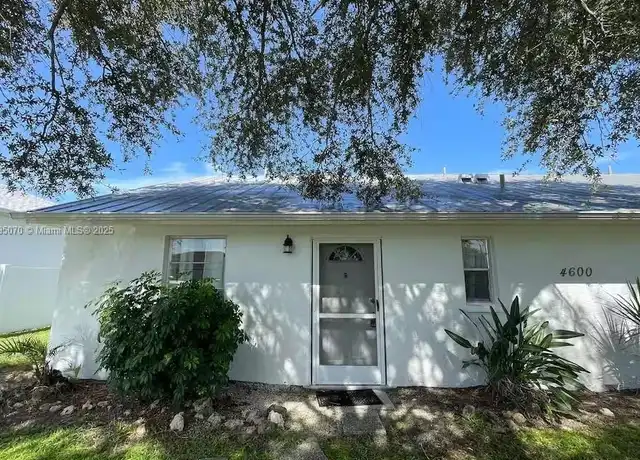 Property at 4600 SW 9th Ave Unit B, Cape Coral, FL, 33914, 2 beds, 1 bath, [object Object]