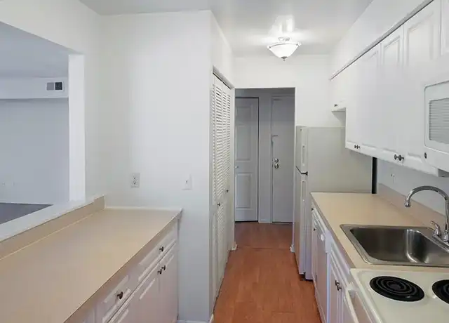 Property at 150 Forest Glen Dr, Highland Park, NJ, 08904, 1-2 bed, 1-2.5 bath, [object Object]