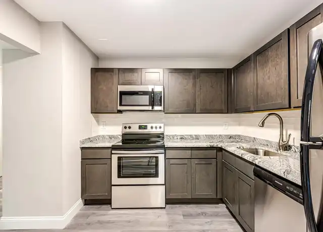 Property at 150 Forest Glen Dr, Highland Park, NJ, 08904, 1-2 bed, 1-2.5 bath, [object Object]
