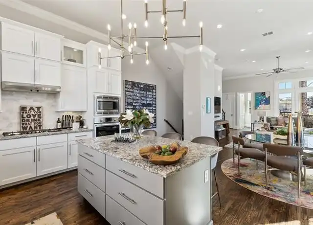 Property at 916 W Peach St, Fort Worth, TX, 76102, 3 beds, 3.5 baths, [object Object]