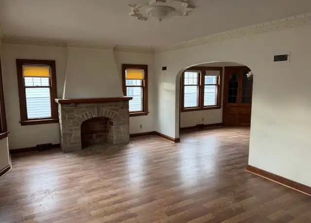 Property at 3937-3939 N 40th St Unit 3937-Lower, Milwaukee, WI, 53216, 2 beds, 1 bath, [object Object]