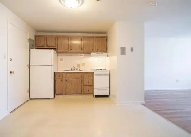 Property at 231 Pine St, Lowell, MA, 01851, 1 bed, 1 bath, [object Object]