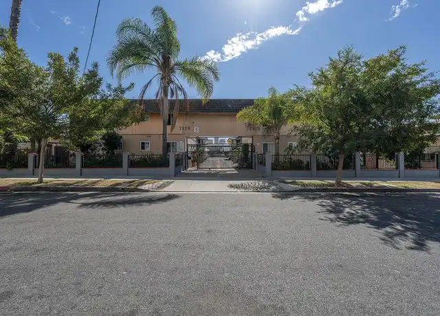 Property at 1008 S. Flower Street - 1008 S Flower St, Inglewood, CA, 90301, 1 bed, 1 bath, [object Object]