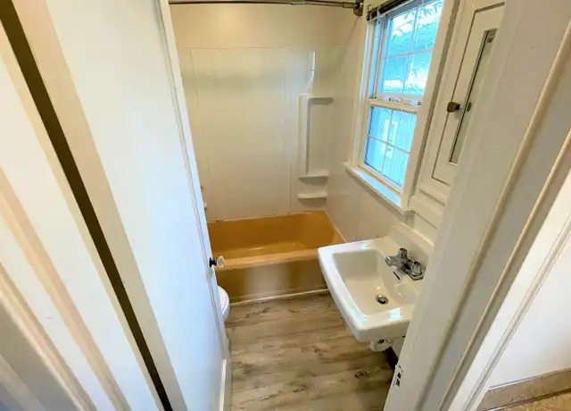 Property at 136 NW 21st St Unit 3, Corvallis, OR, 97330, 1 bed, 1 bath, [object Object]