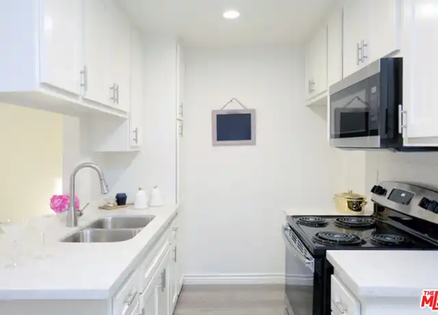 Property at 536 S Manhattan Pl Unit 412, Los Angeles, CA, 90020, 1 bed, 1 bath, [object Object]