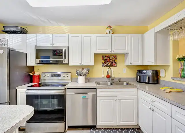 Property at 139 Sparrow Dr Unit 4H, Royal Palm Beach, FL, 33411, 3 beds, 2.5 baths, [object Object]