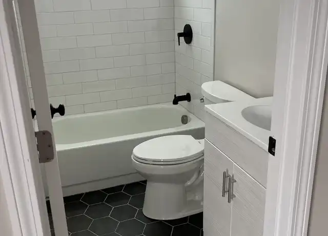 Property at 712 Rimmon St Unit 3, Manchester, NH, 03102, 2 beds, 1 bath, [object Object]