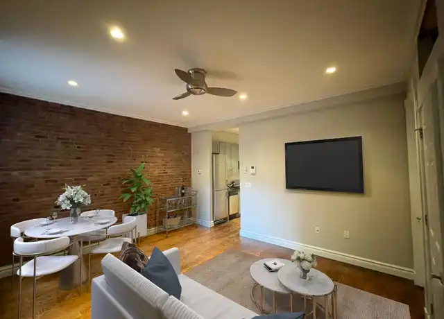 Property at 450 W 50th St Unit 4R, New York, NY, 10019, 3 beds, 2 baths, [object Object]