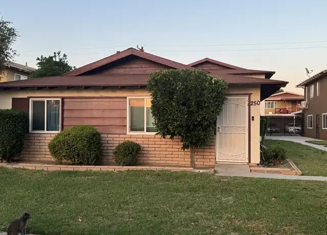 Property at 250 N Elk St, Hemet, CA, 92543, 2 beds, 1 bath, [object Object]