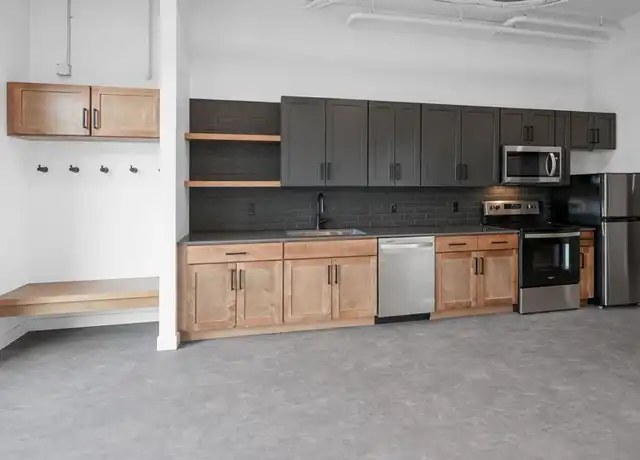 Property at 424 N 3rd St Unit 001, Burlington, IA, 52601, 1 bed, 1 bath, [object Object]