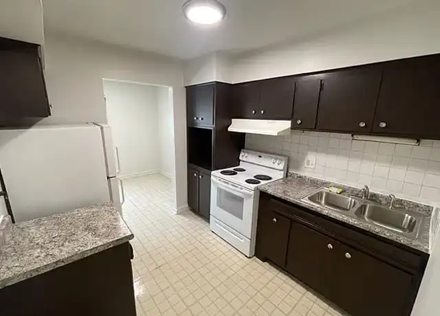 Property at East End Apartments/Madison Apartments - 515 E End Ave, Calumet City, IL, 60409, 2 beds, 1 bath, [object Object]