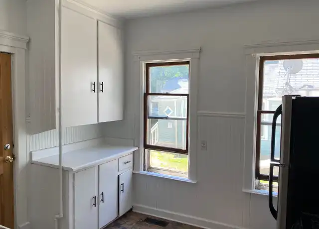Property at 411 Oak St Unit 1, Kalamazoo, MI, 49007, 2 beds, 1 bath, [object Object]