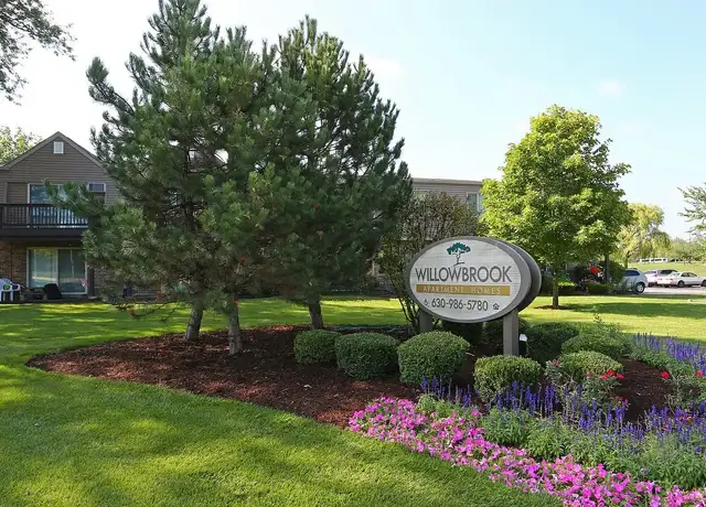 Photo of 7440 Tennessee Dr, Willowbrook, IL 60527