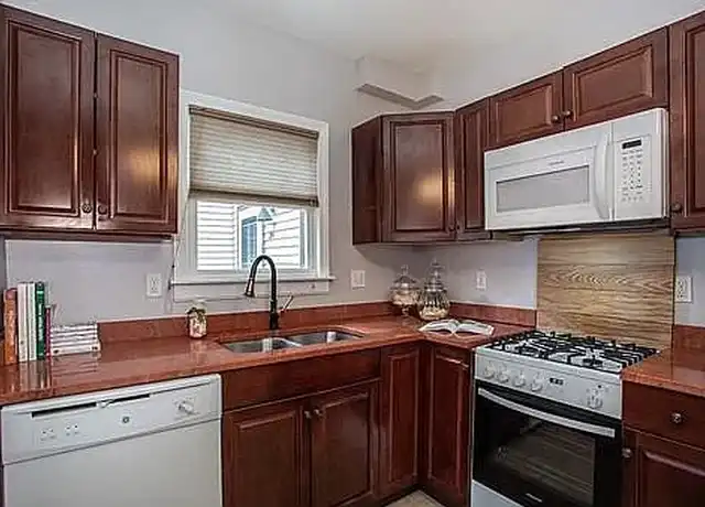 Property at 35 Maple St #3, Waltham, MA, 02453, 4 beds, 2 baths, [object Object]