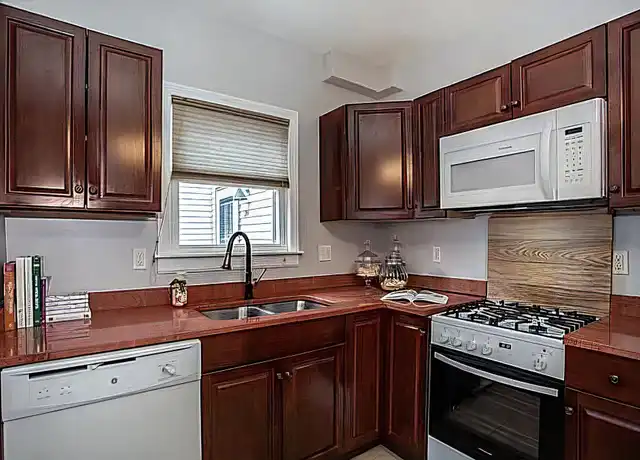 Property at 35 Maple St #3, Waltham, MA, 02453, 4 beds, 2 baths, [object Object]